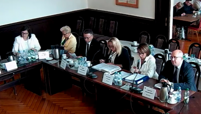 Udzieleniu Burmistrzowi Grodkowa Miłoszowi Krokowi wotum zaufania oraz absolutorium