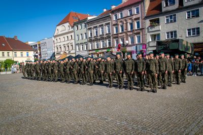 Duma, tradycja i żołnierski honor! Nasze miasto stało się dziś sercem wojskowego święta! 